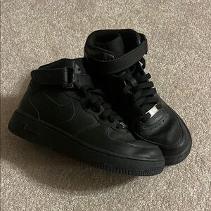 Nike AF1 Black Mid-Top Sneakers